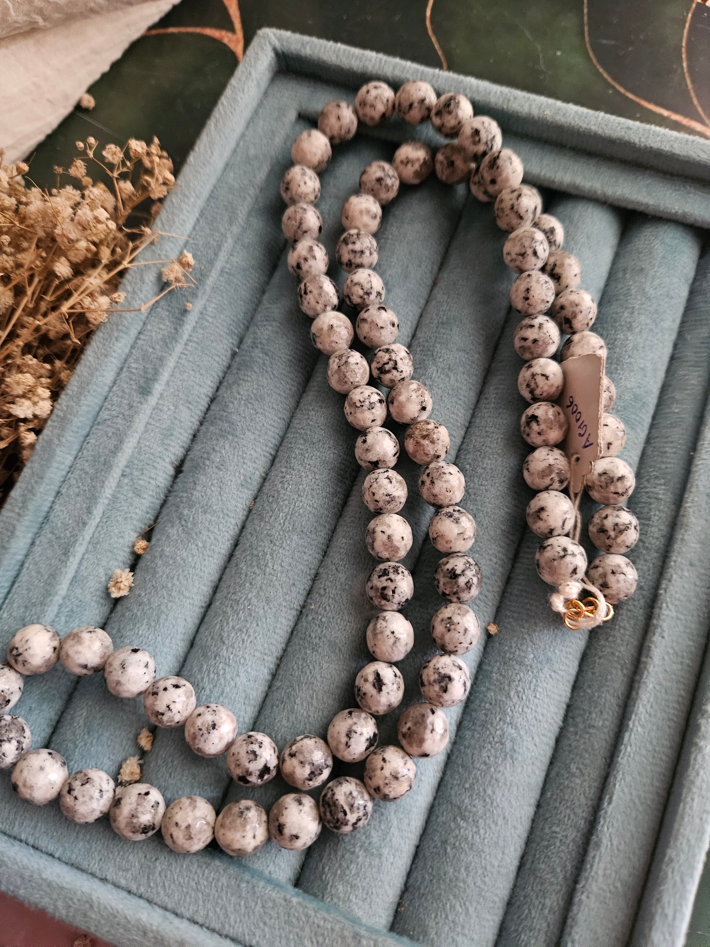 NECK1075 - Agate Bead Neckpiece