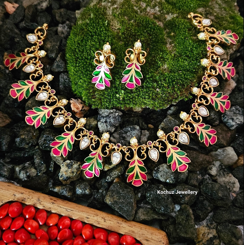 NECK1032 - Traditional Enamel Set