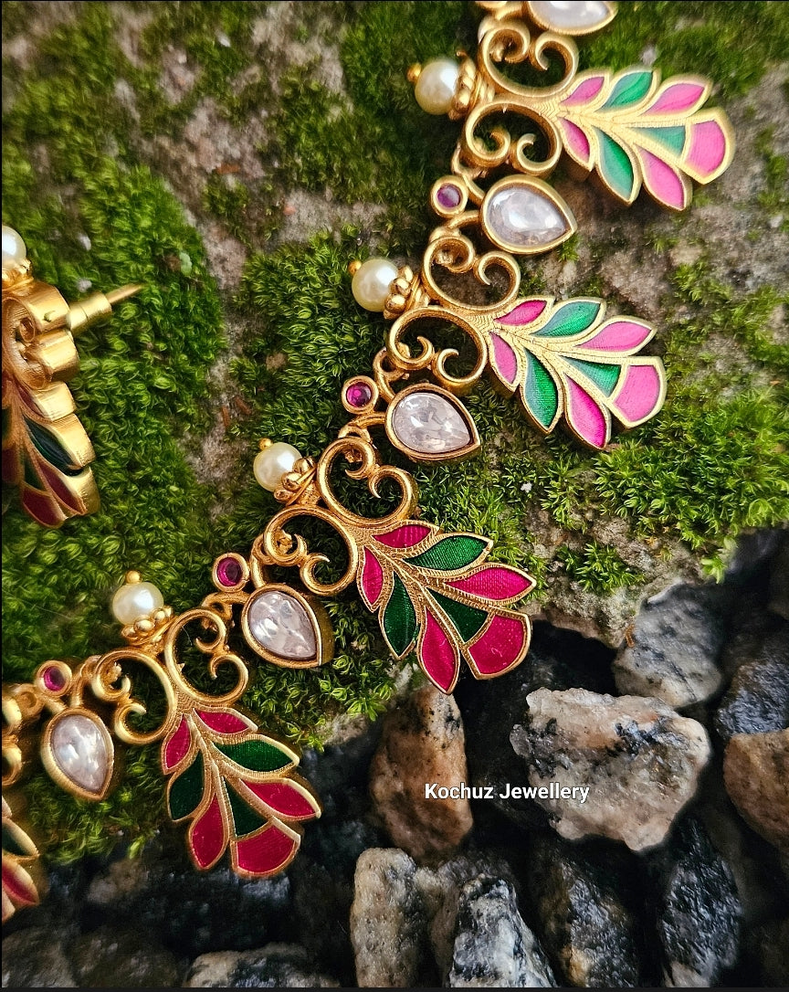 NECK1032 - Traditional Enamel Set