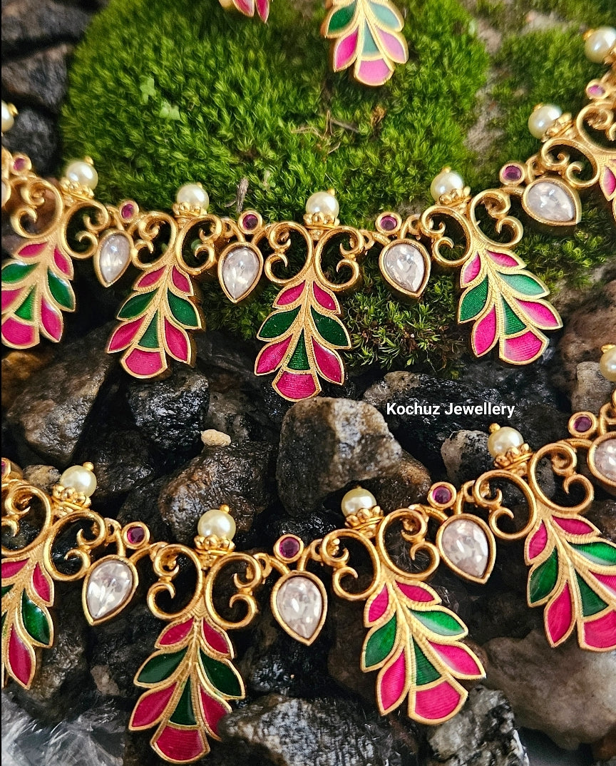 NECK1032 - Traditional Enamel Set