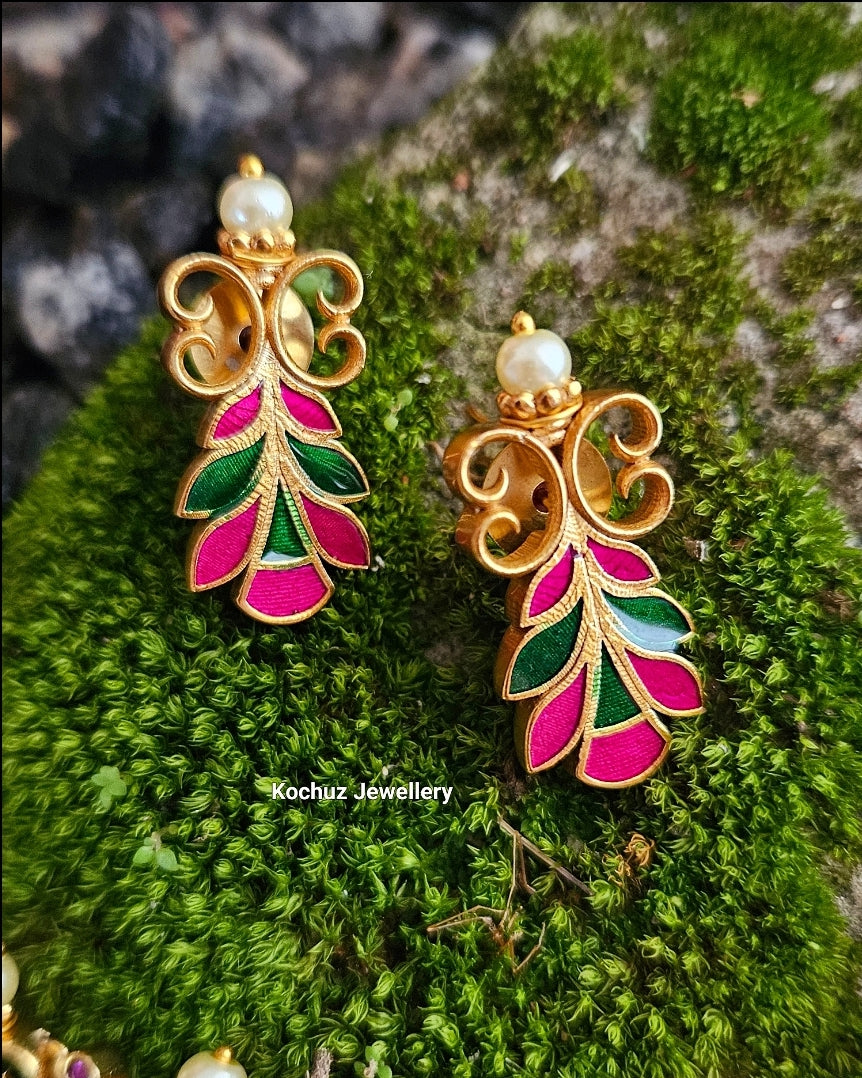 NECK1032 - Traditional Enamel Set
