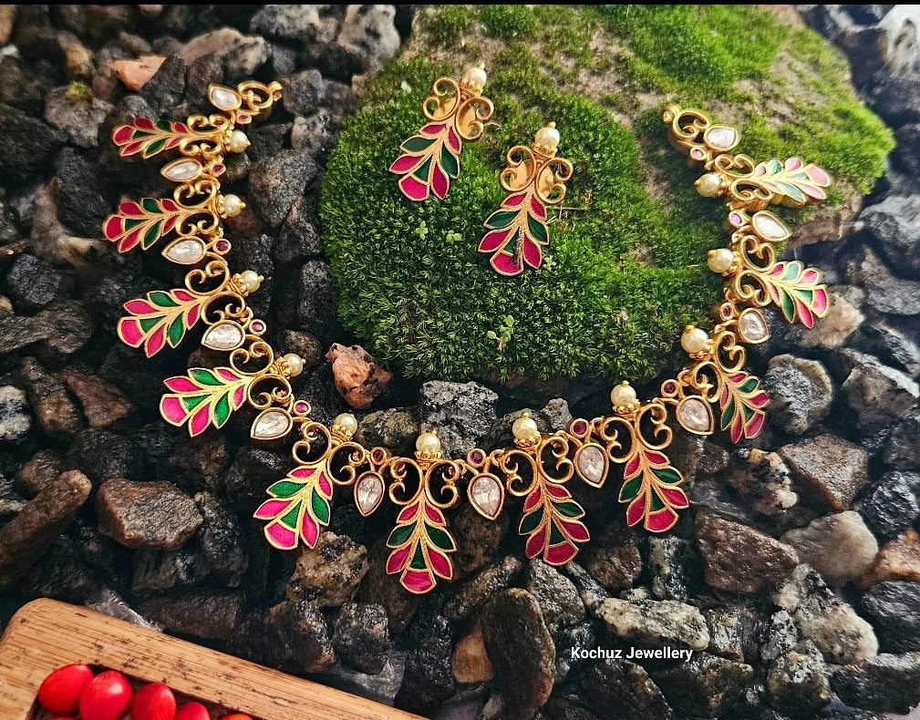 NECK1032 - Traditional Enamel Set