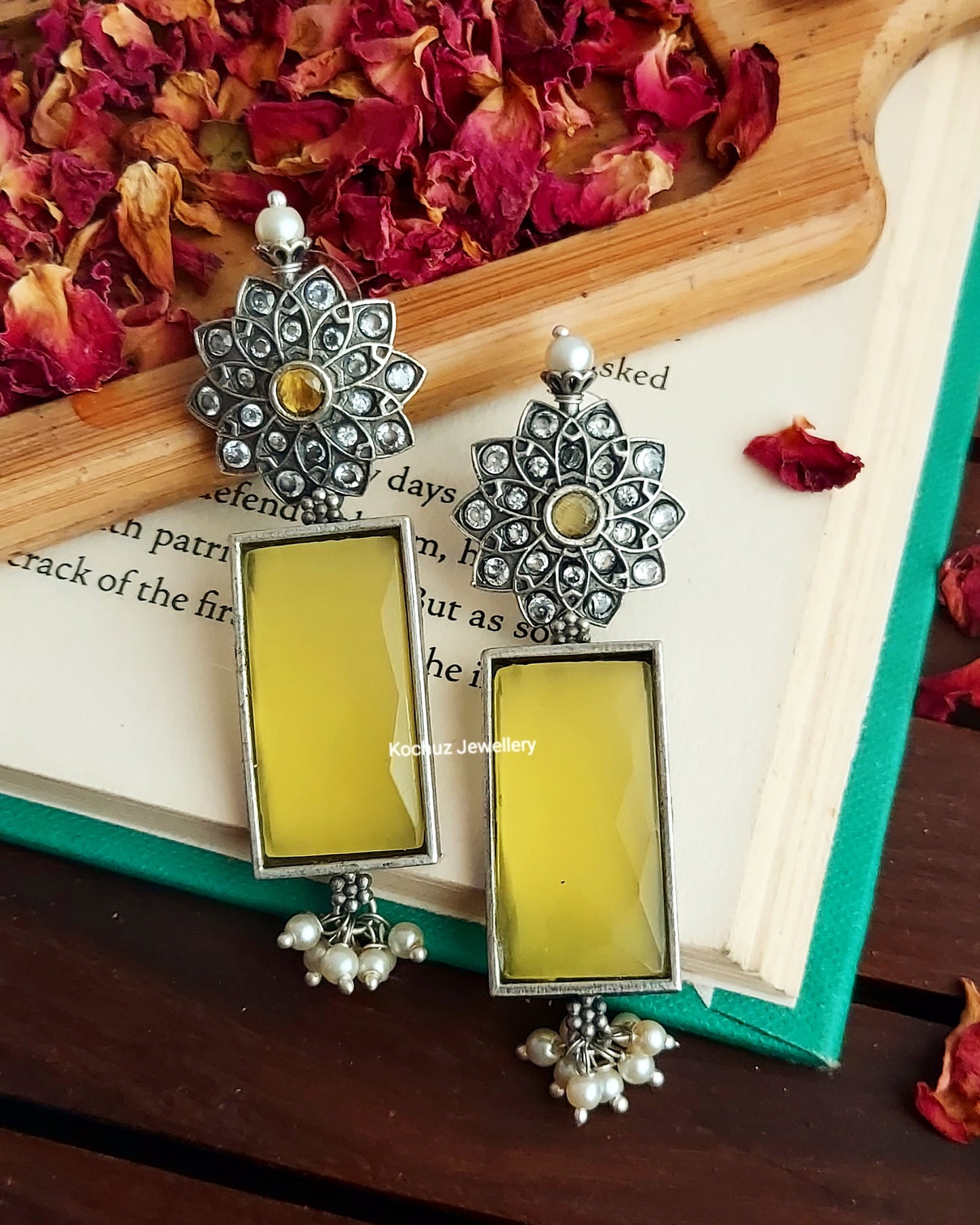 EAR1011 - Silver Look Alike Earrings