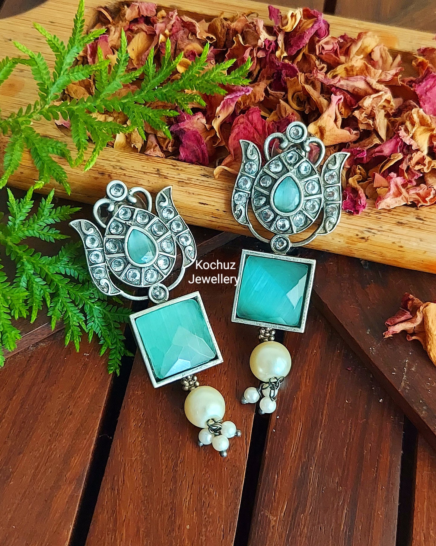 EAR1007 - Silver Look Alike Flower Studs