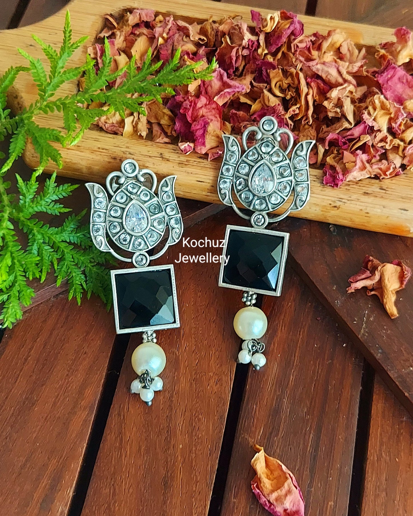 EAR1007 - Silver Look Alike Flower Studs