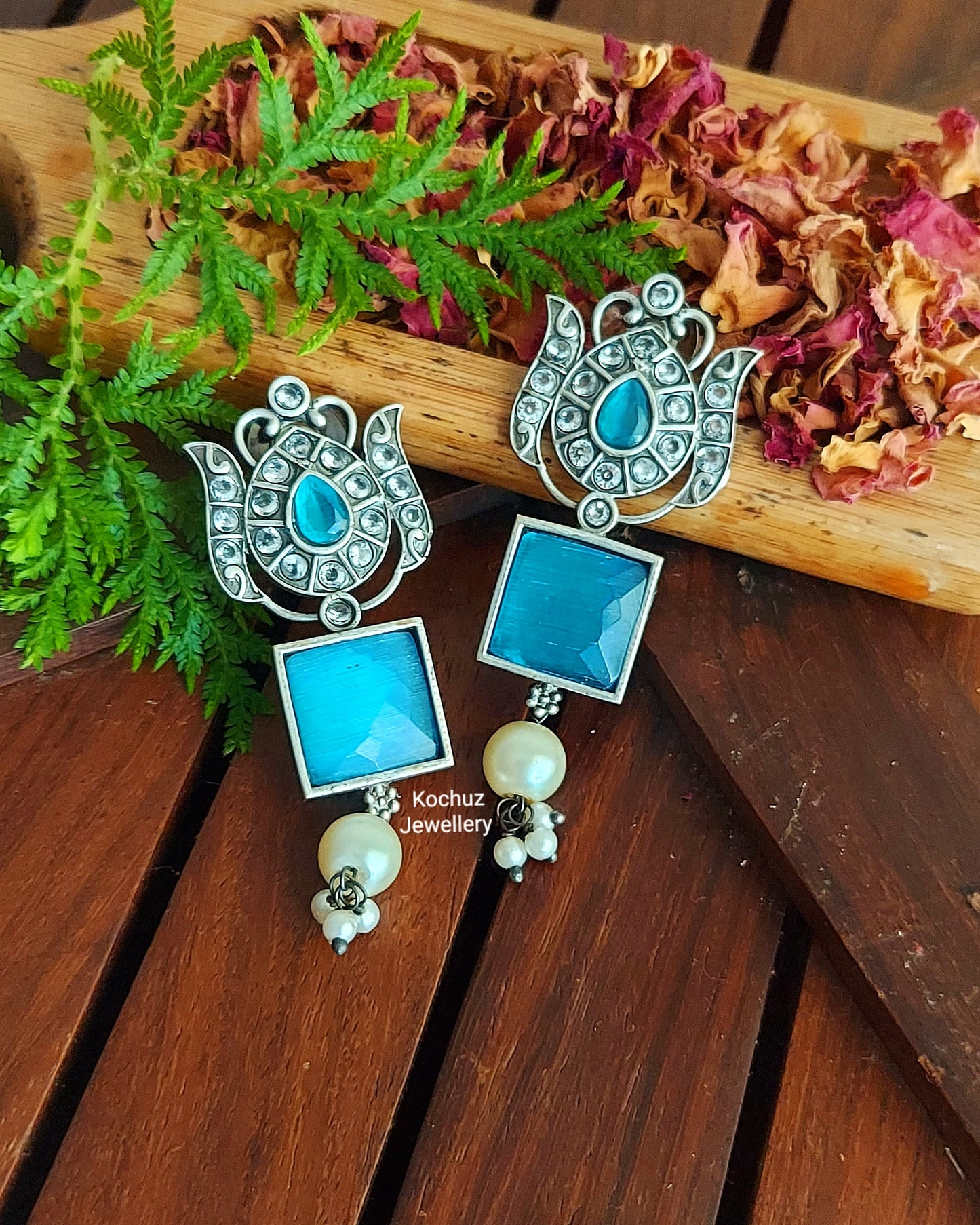 EAR1007 - Silver Look Alike Flower Studs