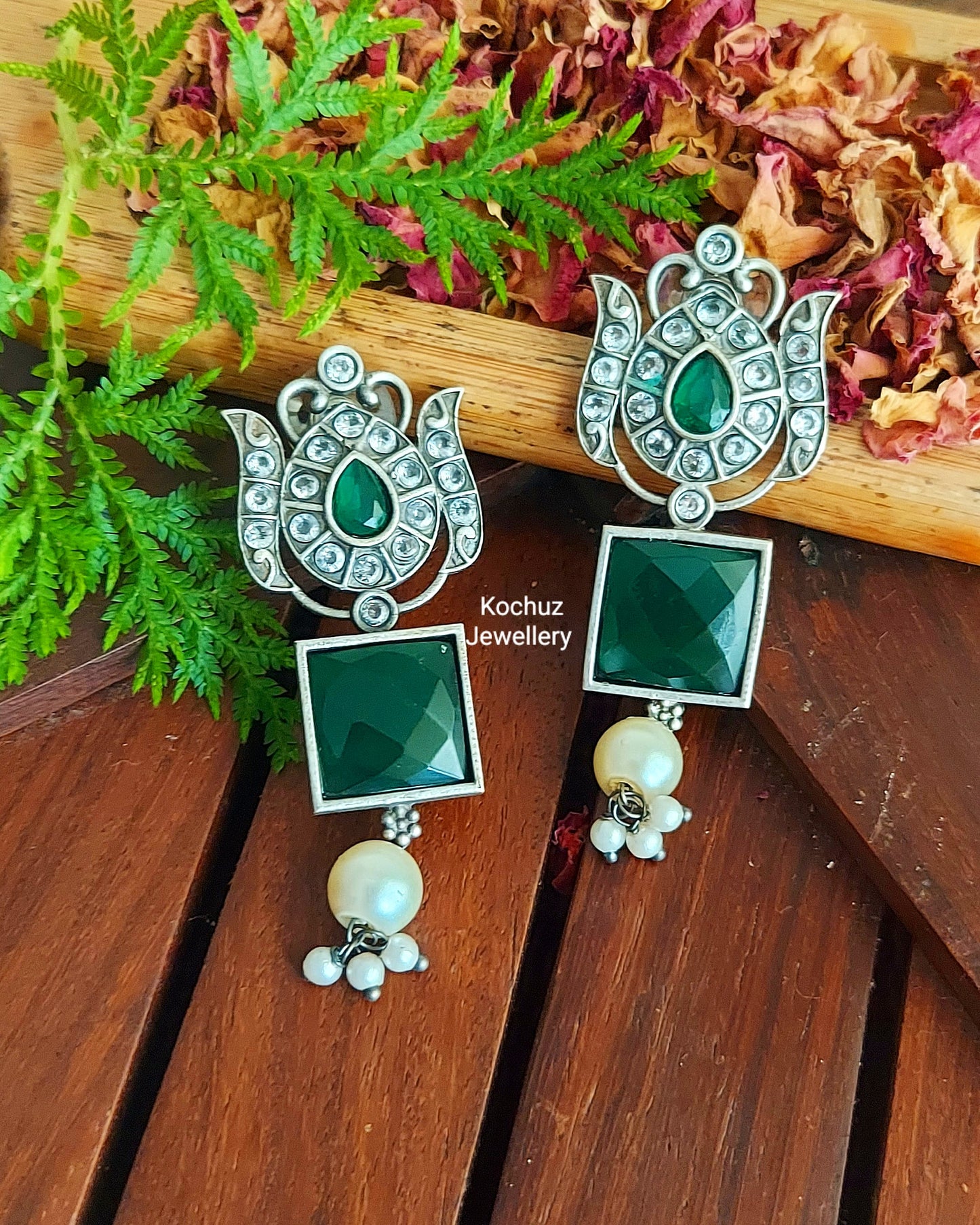 EAR1007 - Silver Look Alike Flower Studs