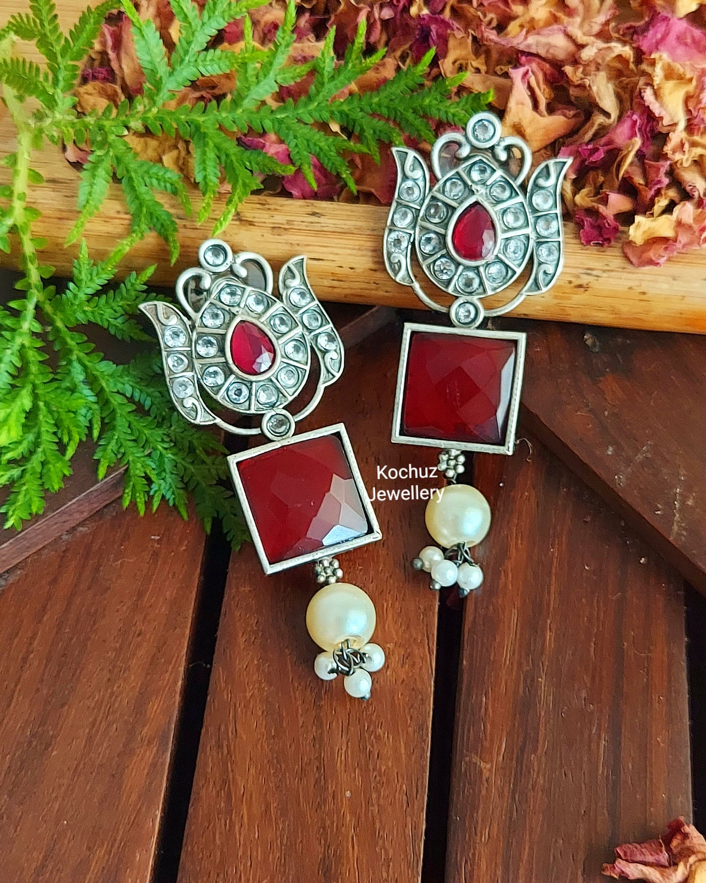 EAR1007 - Silver Look Alike Flower Studs