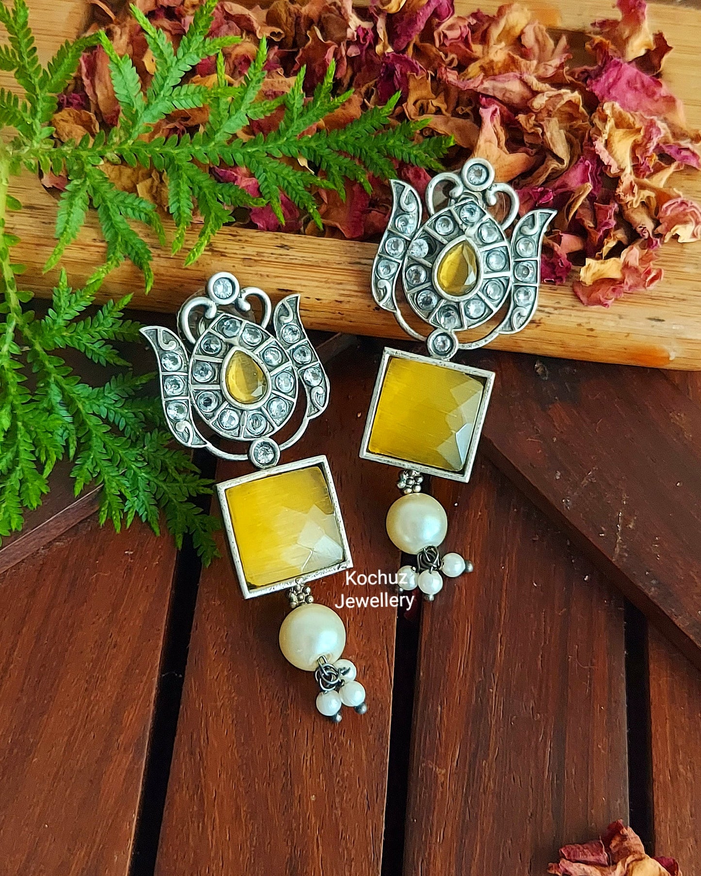 EAR1007 - Silver Look Alike Flower Studs