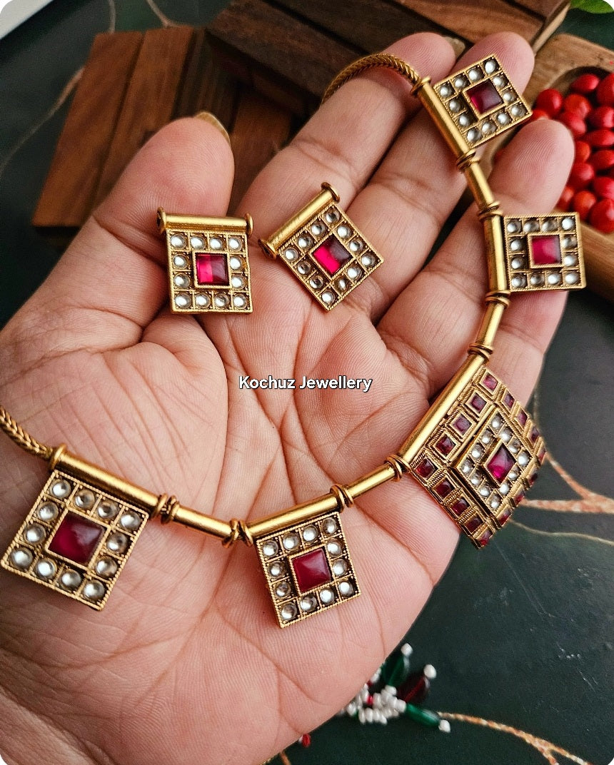 NECK1137 - Traditional Short Neckpiece