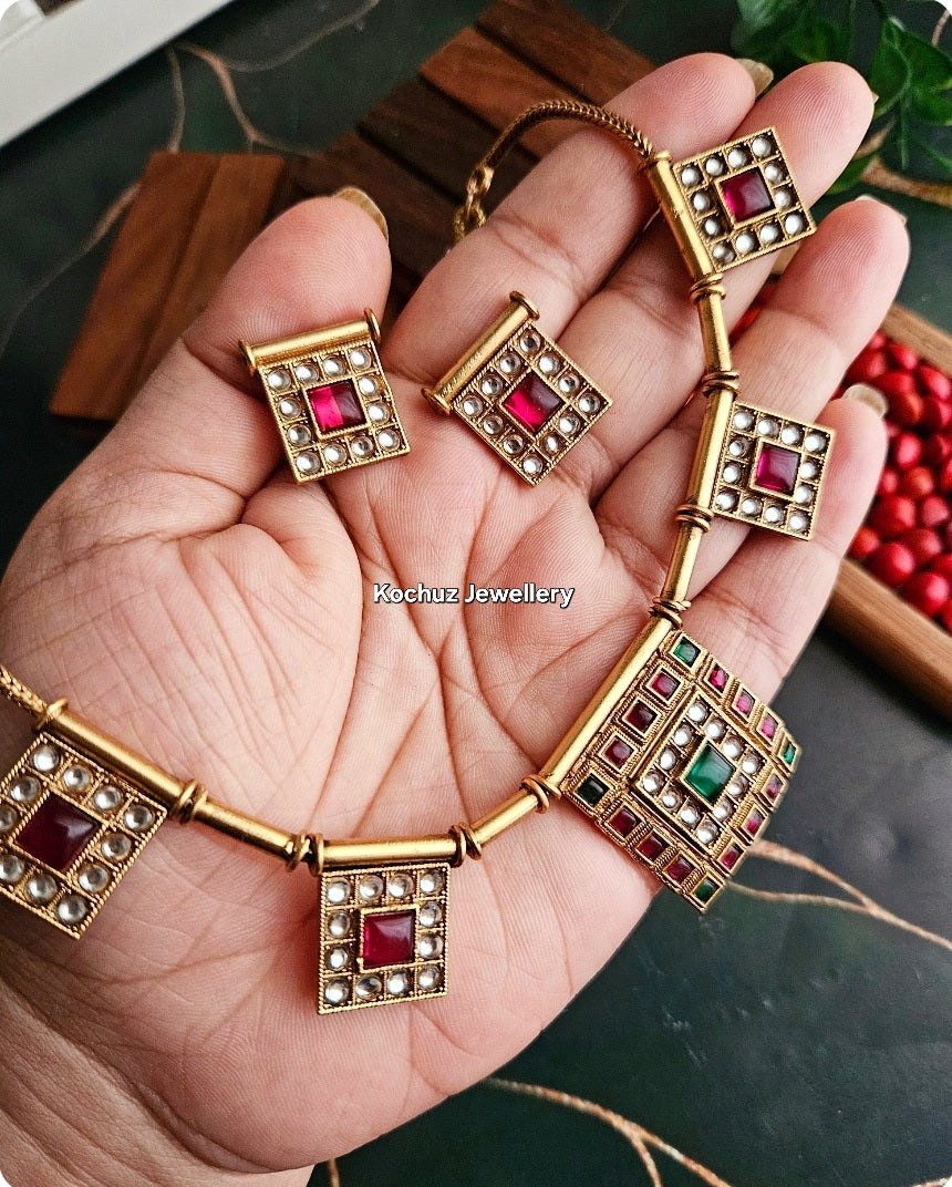 NECK1137 - Traditional Short Neckpiece