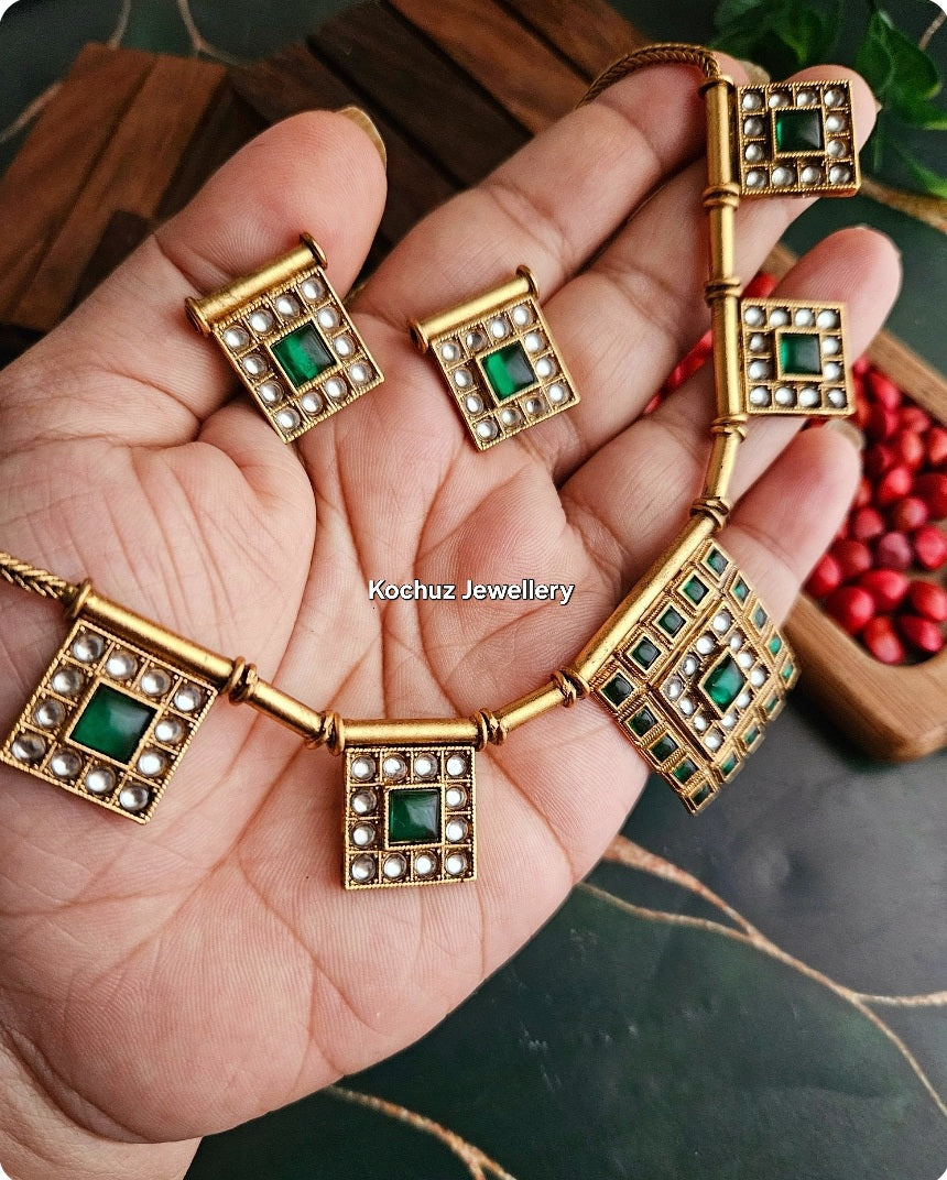 NECK1137 - Traditional Short Neckpiece