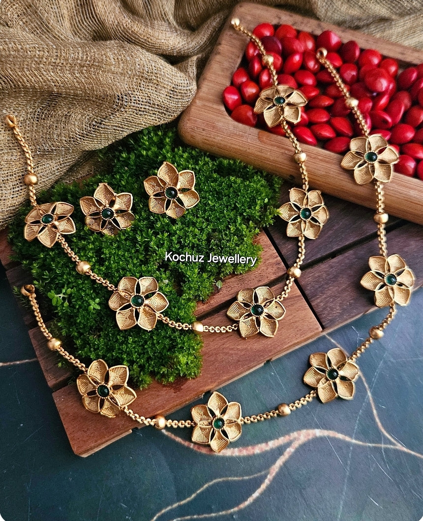 NECK1198 - Traditional Neckpiece