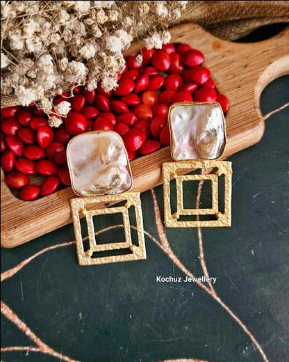 EAR1132 - Baroque Pearl Earrings