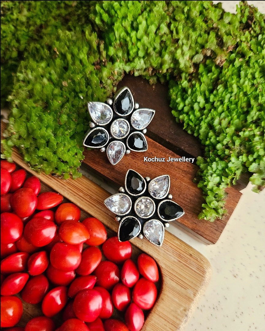 EAR1136 - Flower Studs