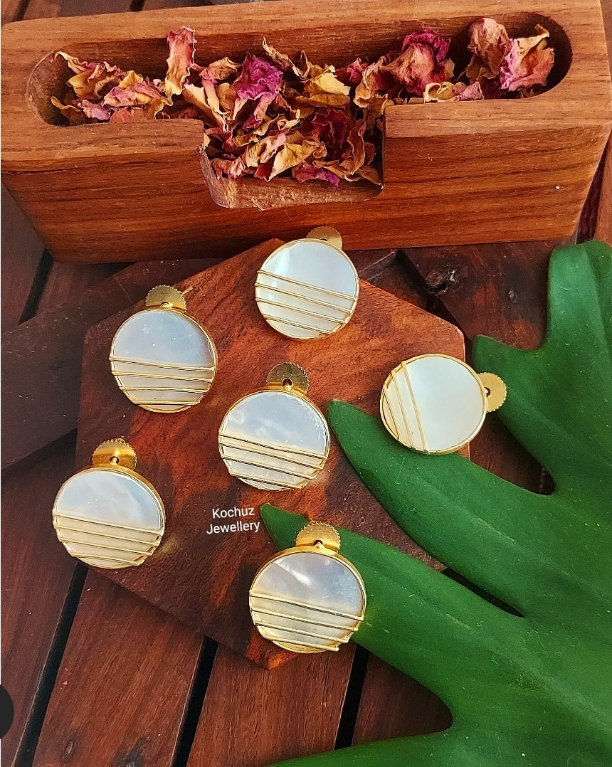 EAR1047 - Mother Of Pearl Studs